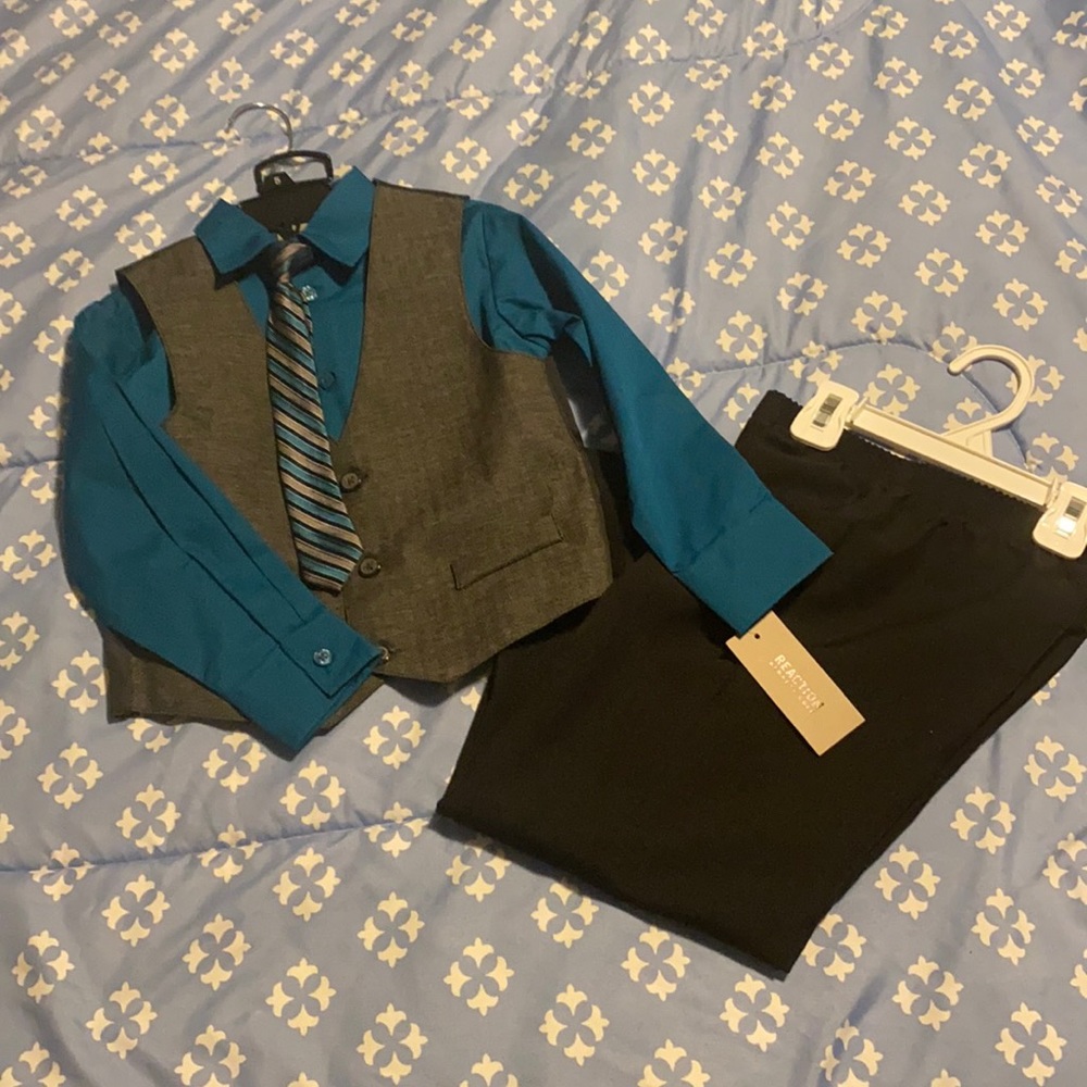 Kenneth Cole boys 4 piece set